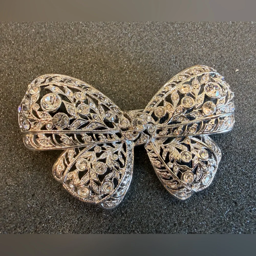 Nolan Miller Glamour 2001 Amore’ Bow‎ Pin Brooch Vintage Rhinestones Bridal 3”